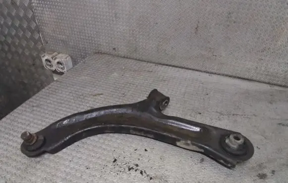 Renault Modus Front lower control arm/wishbone