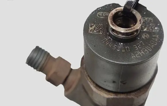 Opel Insignia A Fuel injector 0445110327