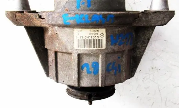 Mercedes-Benz E W212 Engine mount bracket A2042404217