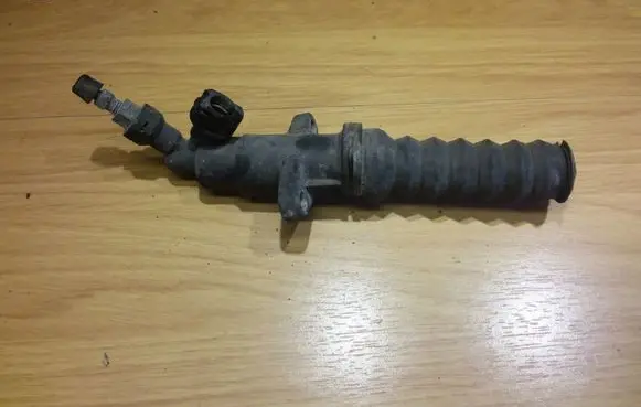 Clutch slave cylinder
