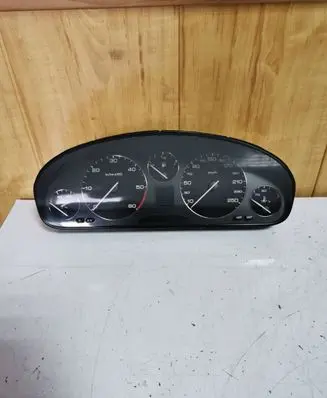 Peugeot 607 Speedometer (instrument cluster) 81115607