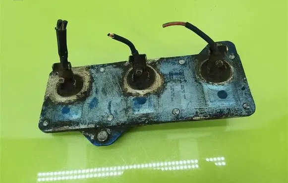 Audi A8 S8 D2 4D Coolant fan relay 893959493C