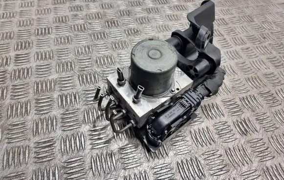 Mercedes-Benz E W212 ABS Pump 16706661 A0009821509