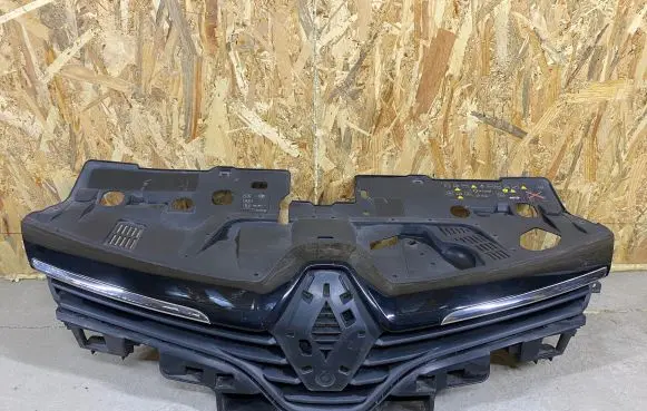 Renault Clio IV Front bumper upper radiator grill 622562397R