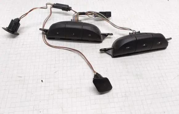 Opel Zafira A Steering wheel buttons/switches 90561159