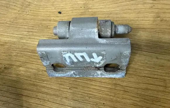 Volvo V70 Front door lower hinge 