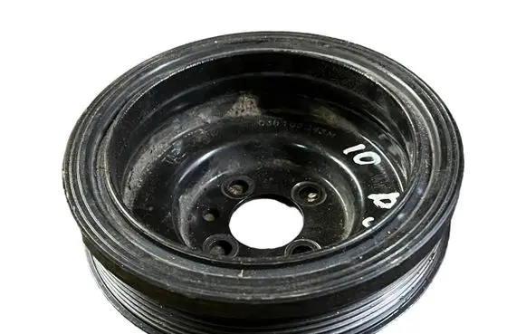 Volkswagen Jetta VI Crankshaft pulley 038105243M