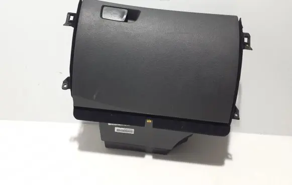 Glove box