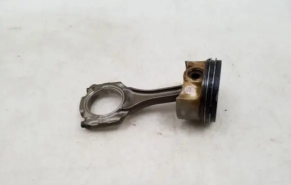 BMW 5 F10 F11 Piston with connecting rod 7843237