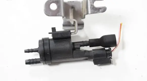 Mercedes-Benz C W205 Turbo solenoid valve A0025407097