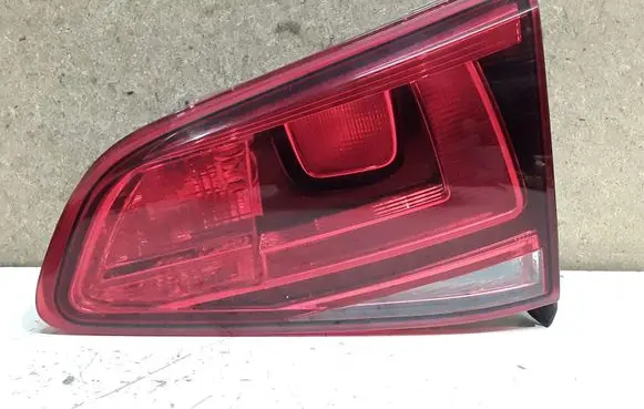 Tailgate rear/tail lights