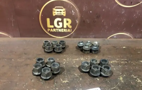 Opel Astra J Nuts/bolts 