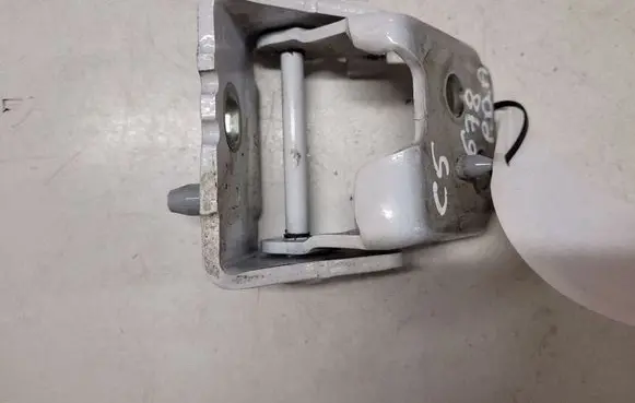 Citroen C5 Front door lower hinge