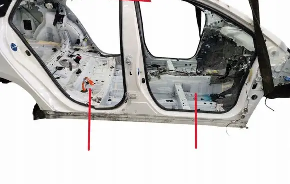 Toyota Avensis T220 Front piece kit 