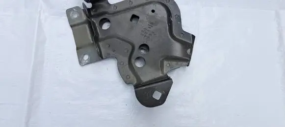 Audi e-tron Fender mounting bracket 4KE821149 4K2821433 04S3923