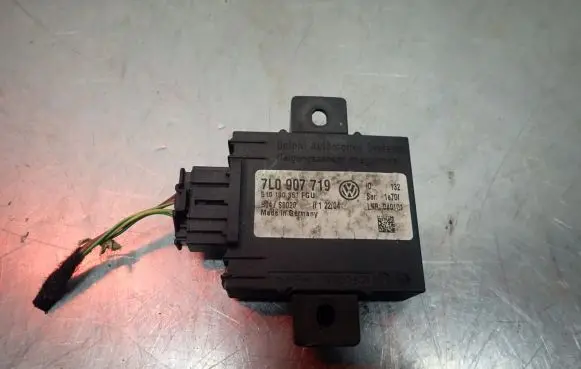 Volkswagen Touareg I Alarm control unit/module 7L0907719