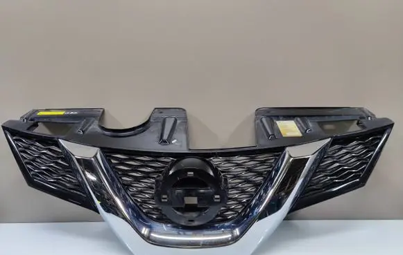 Nissan X-Trail T32 Front bumper upper radiator grill 623104CE0A
