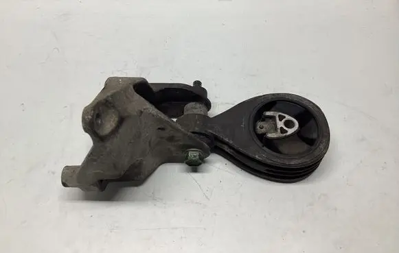 Nissan Qashqai Engine mounting bracket F6043000