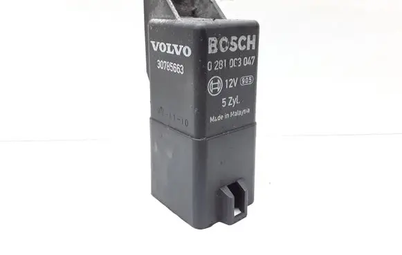 Volvo V70 Glow plug pre-heat relay 0281003047 30785663
