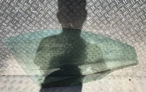 Mitsubishi Carisma Front door window glass four-door