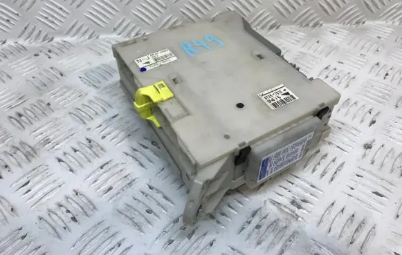 Lexus IS 220D-250-350 Fuse box set 8273053022