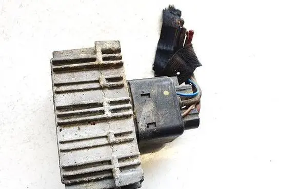 Glow plug pre-heat relay