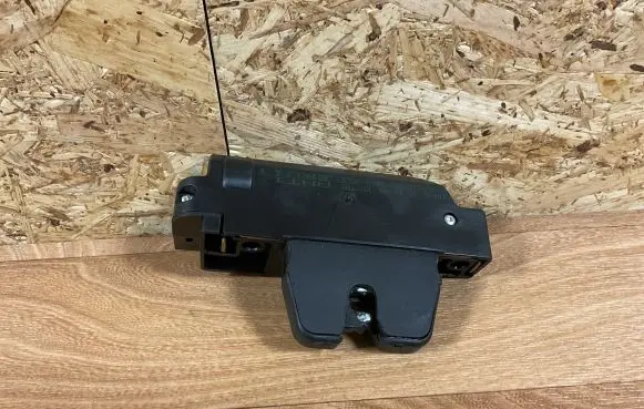Citroen C4 I Tailgate exterior lock 9652301980 0406079WHH