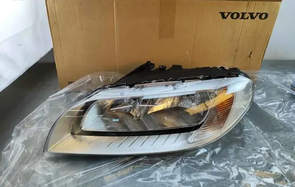 Volvo XC70 Headlight/headlamp 31420019