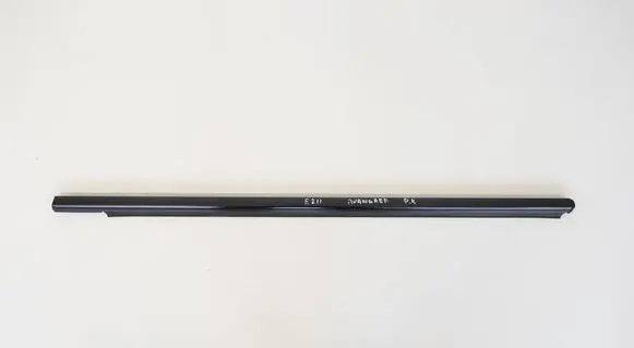 Mercedes-Benz E W211 Front door glass trim molding 
