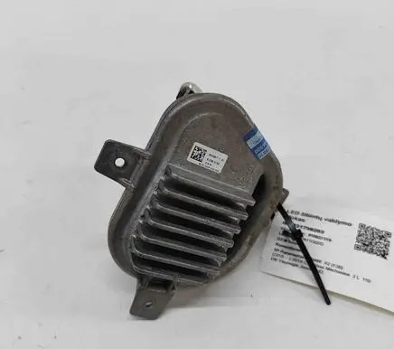 BMW X2 F39 LED ballast control module 7489237 92380152