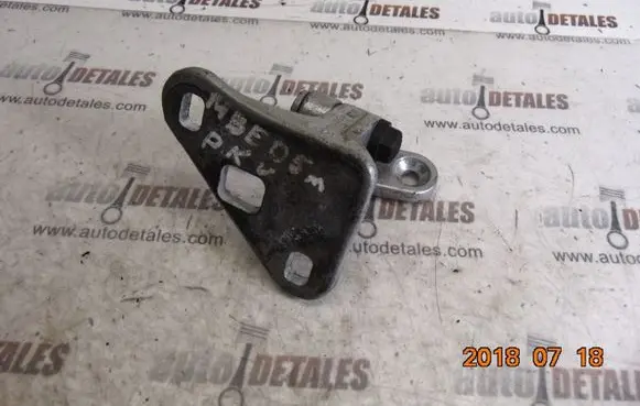 Mercedes-Benz E W211 Front door upper hinge