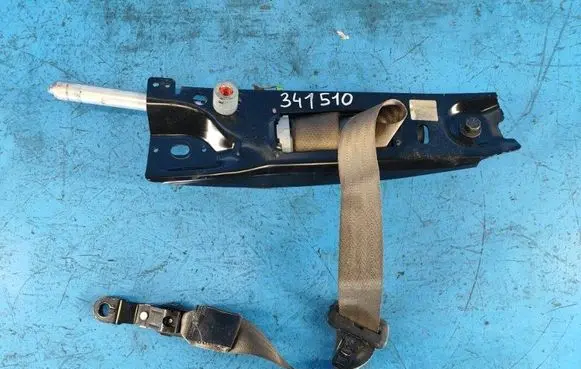 Volvo XC70 Front seatbelt 39811489