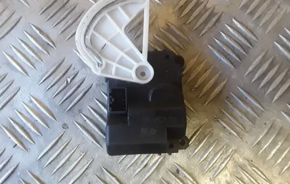 KIA Carens II Air flap motor/actuator H400730530