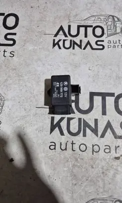 Skoda Octavia Mk2 (1Z) Seat heating relay 1Z0959772
