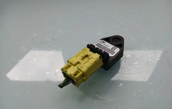 Toyota Avensis T250 Airbag deployment crash/impact sensor 8983105010 8983105010B 063533211D