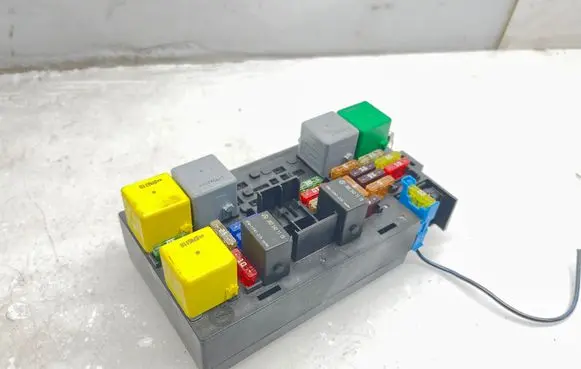 Mercedes-Benz ML W164 Fuse module A1645402972