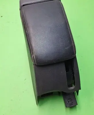 Volkswagen Golf V Armrest 