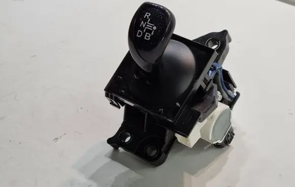 Toyota Auris E180 Gear shifter/selector 75C583 75G188