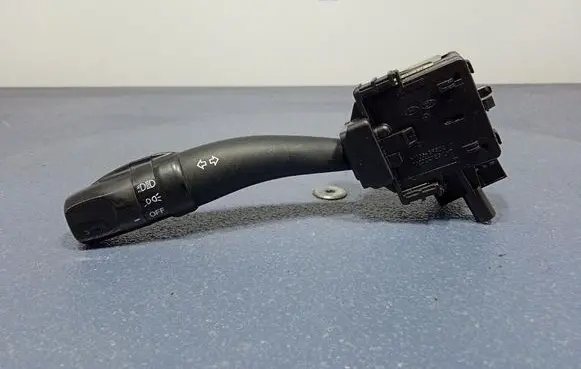 Wiper turn signal indicator stalk/switch