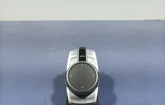 Head unit multimedia control