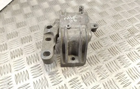 Volkswagen PASSAT B6 Engine mount bracket 1K0199262