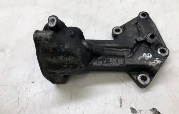 Oil filter mounting bracket