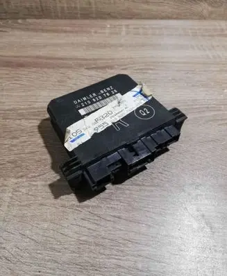 Mercedes-Benz E W210 Door control unit/module 2108207626