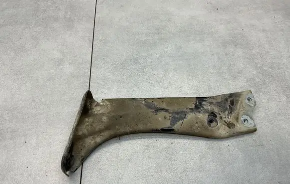 Skoda Octavia Mk3 (5E) Fender mounting bracket 5E0821141A