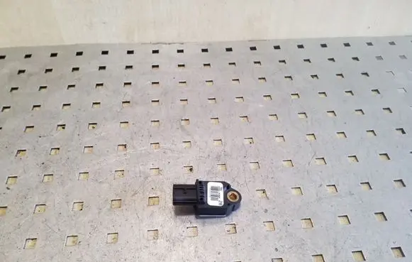 Toyota Auris 150 Airbag deployment crash/impact sensor 8983102080
