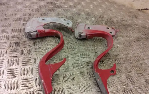 Fiat 500 Tailgate/trunk/boot hinge