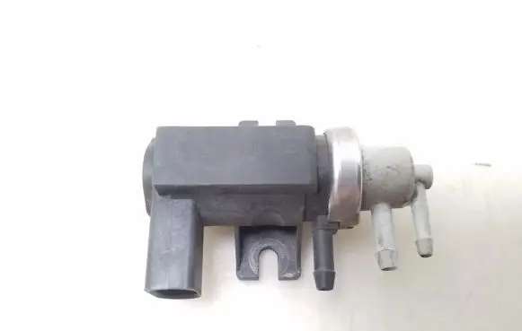 Audi A4 S4 B6 8E 8H Turbo solenoid valve 1J0906627B