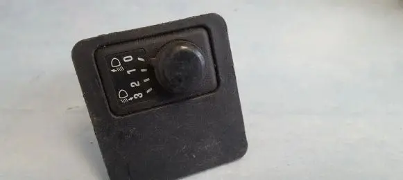 Nissan Primera Headlight level height control switch