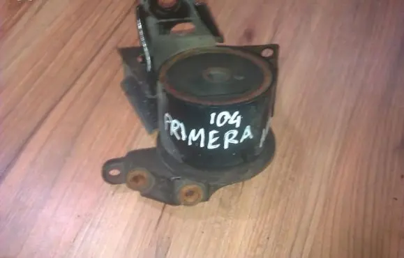 Nissan Primera Engine mount bracket