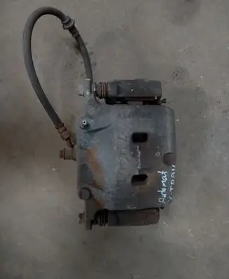 Nissan X-Trail T32 Front brake caliper